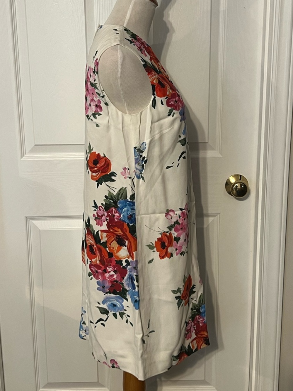 NWT Dolce & Gabbana White Floral Mini Dress with Pink, Red and Blue Blooms - Picture 3 of 12